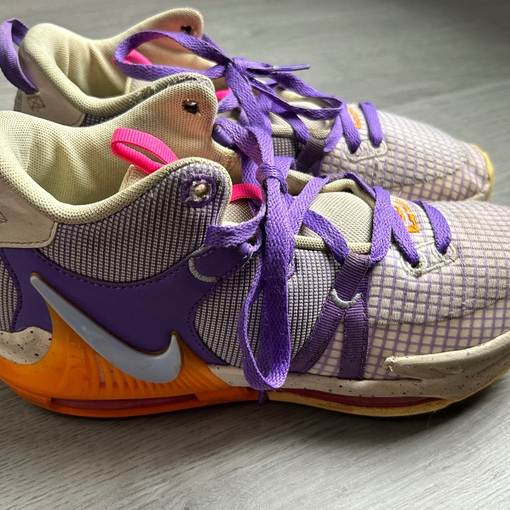 Nike LeBron Witness 7 Low Action Grape Vivid Orange Size 7Y